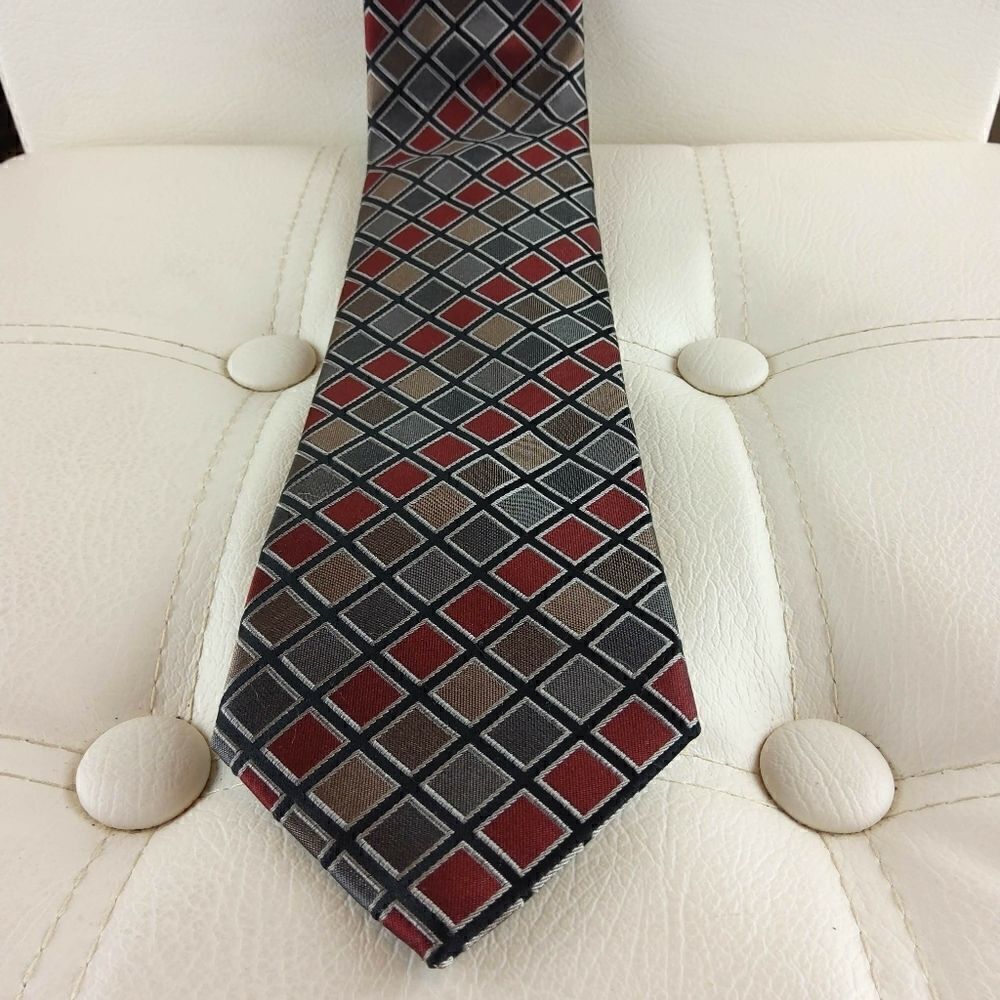 Kenneth Cole Reaction silk diamond print tie